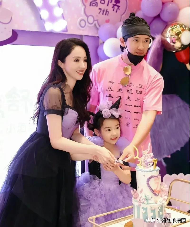 高云翔最新圖片，學(xué)習(xí)、變化與自信的舞臺(tái)風(fēng)采展示