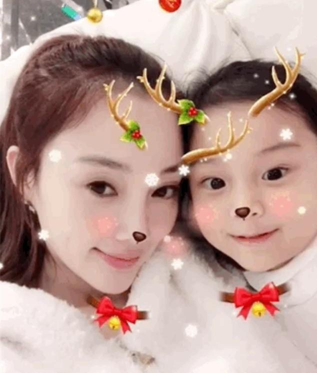 李小璐展現(xiàn)新篇章，最新新聞閃耀登場！