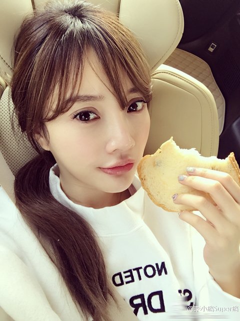 李小璐最新照片，科技與生活的時尚融合風采