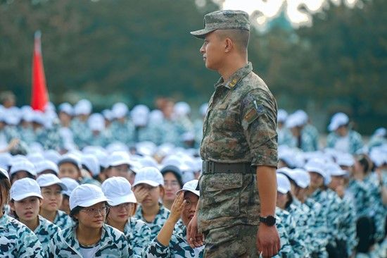 最新軍旅歌曲2024，軍歌嘹亮，情義永恒