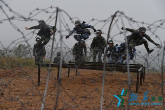 大學(xué)最新野戰(zhàn)圖片揭秘，小巷深處的獨(dú)特風(fēng)情魅力展示