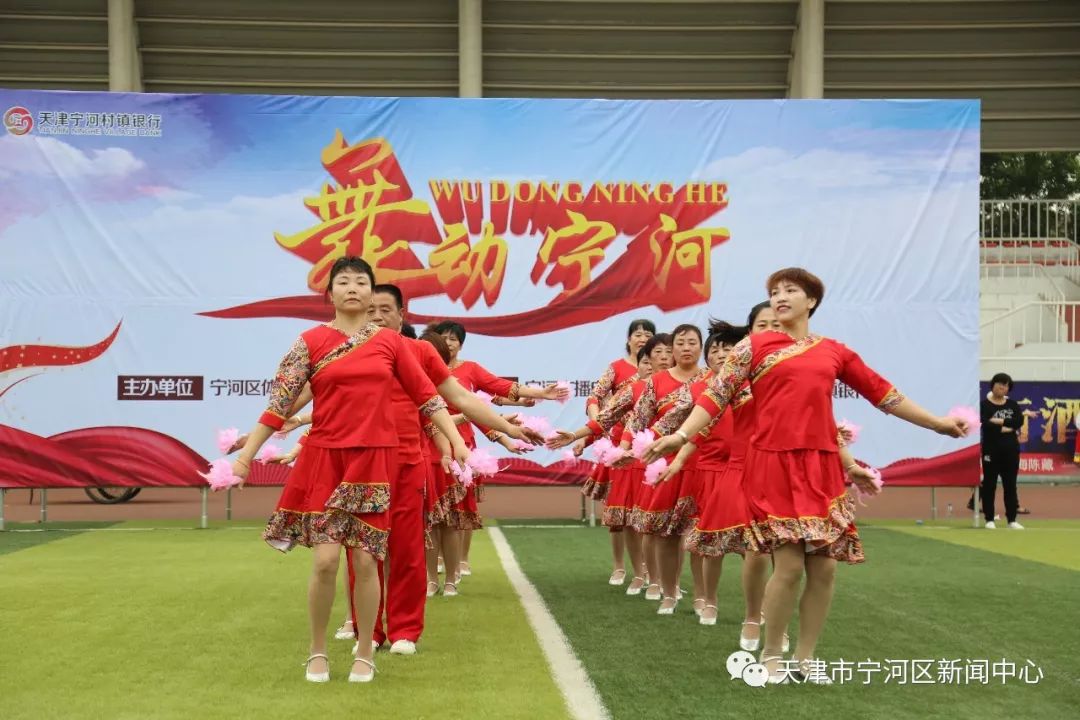 雪山姑娘的獨(dú)特風(fēng)情，最新水兵舞在小巷深處的展現(xiàn)