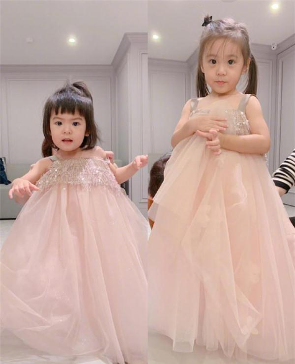 賈靜雯布布最新照片,賈靜雯布布最新照片，時光中的優(yōu)雅女神