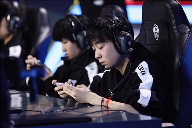 KPL秋季賽最新戰(zhàn)報，賽場風(fēng)云激蕩，觀點探析全面呈現(xiàn)