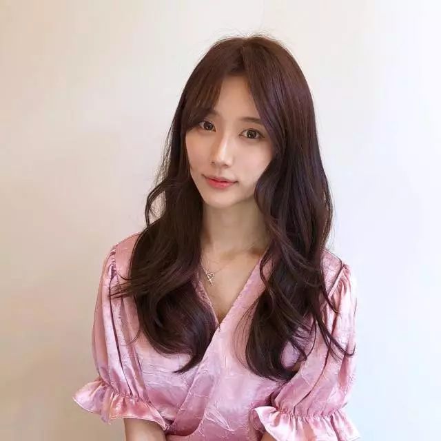 2024中長(zhǎng)發(fā)最新發(fā)型女，指南與步驟詳解，打造時(shí)尚發(fā)型！