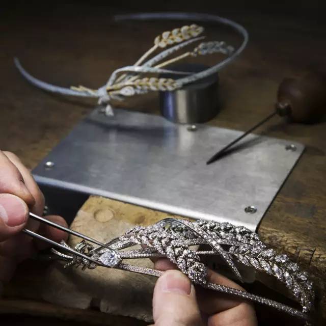 首飾最新技術(shù)，友情的溫馨陪伴與故事