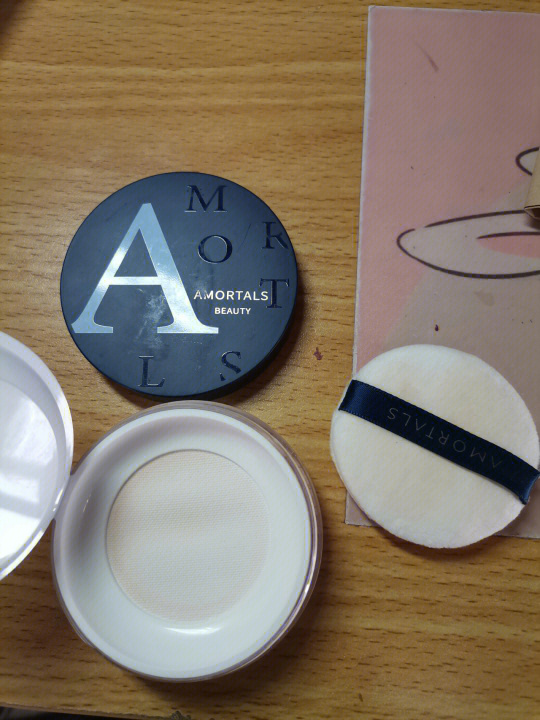 最新散粉測評，與自然美景同行，尋找內心的寧靜與平和的妝容秘籍