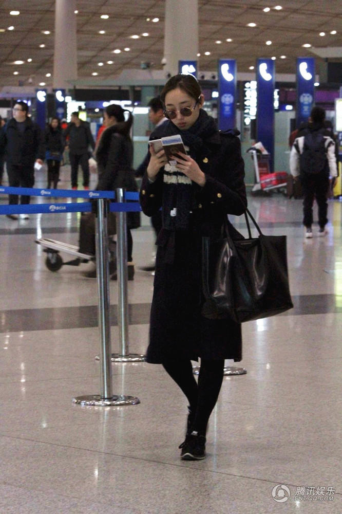 女星機場最新照片，星光下的溫馨相遇