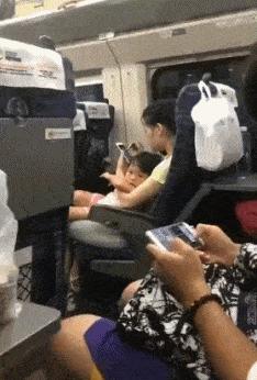 最新地鐵男必備神器，高科技伴侶引領未來出行風潮