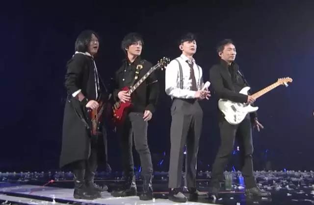 林俊杰最新翻唱歌曲，小巷深處的音樂與美食之旅