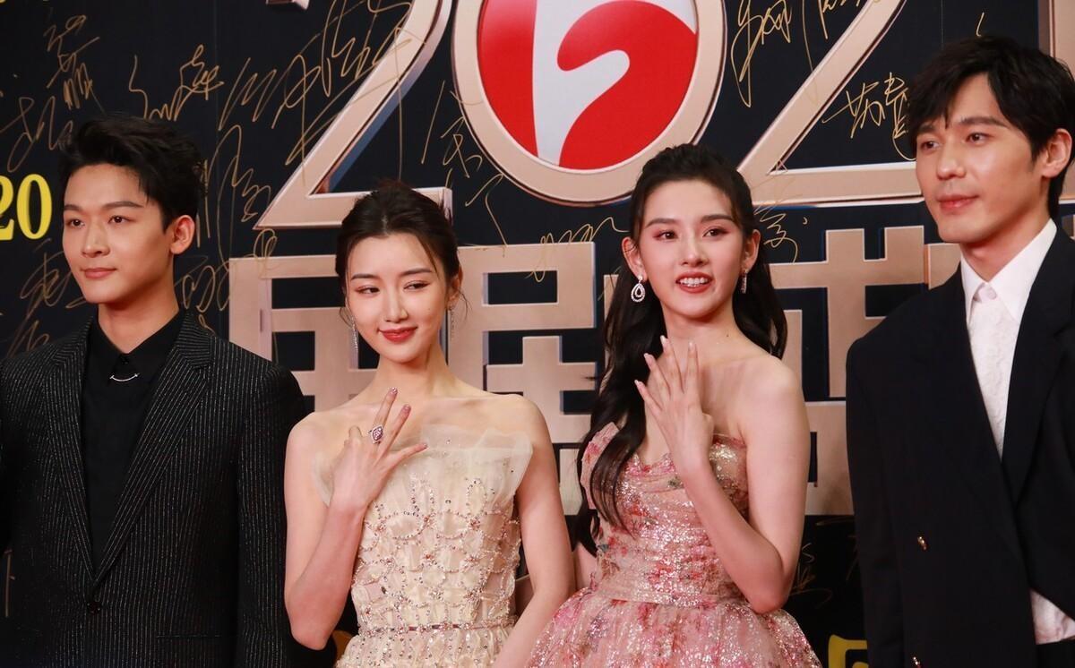 從陰影走向星光，自信力量引領(lǐng)下的黑皮膚女明星成長之路