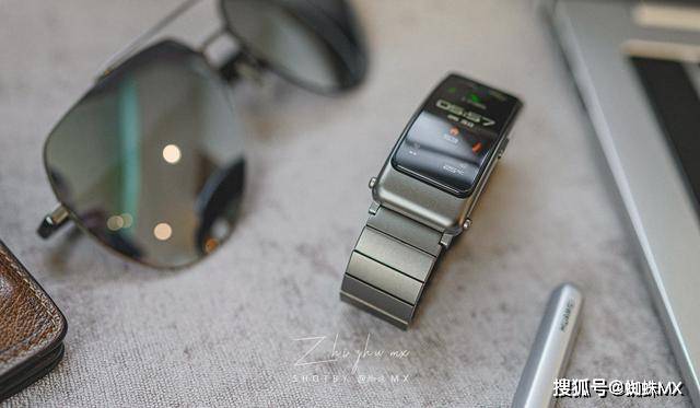 華為最新款手環(huán)，愛的日常，溫馨的陪伴紐帶