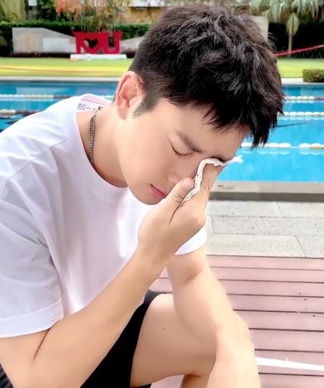 賈乃亮最新直播手機，直播間的溫馨日常與友情的紐帶展現標題魅力！