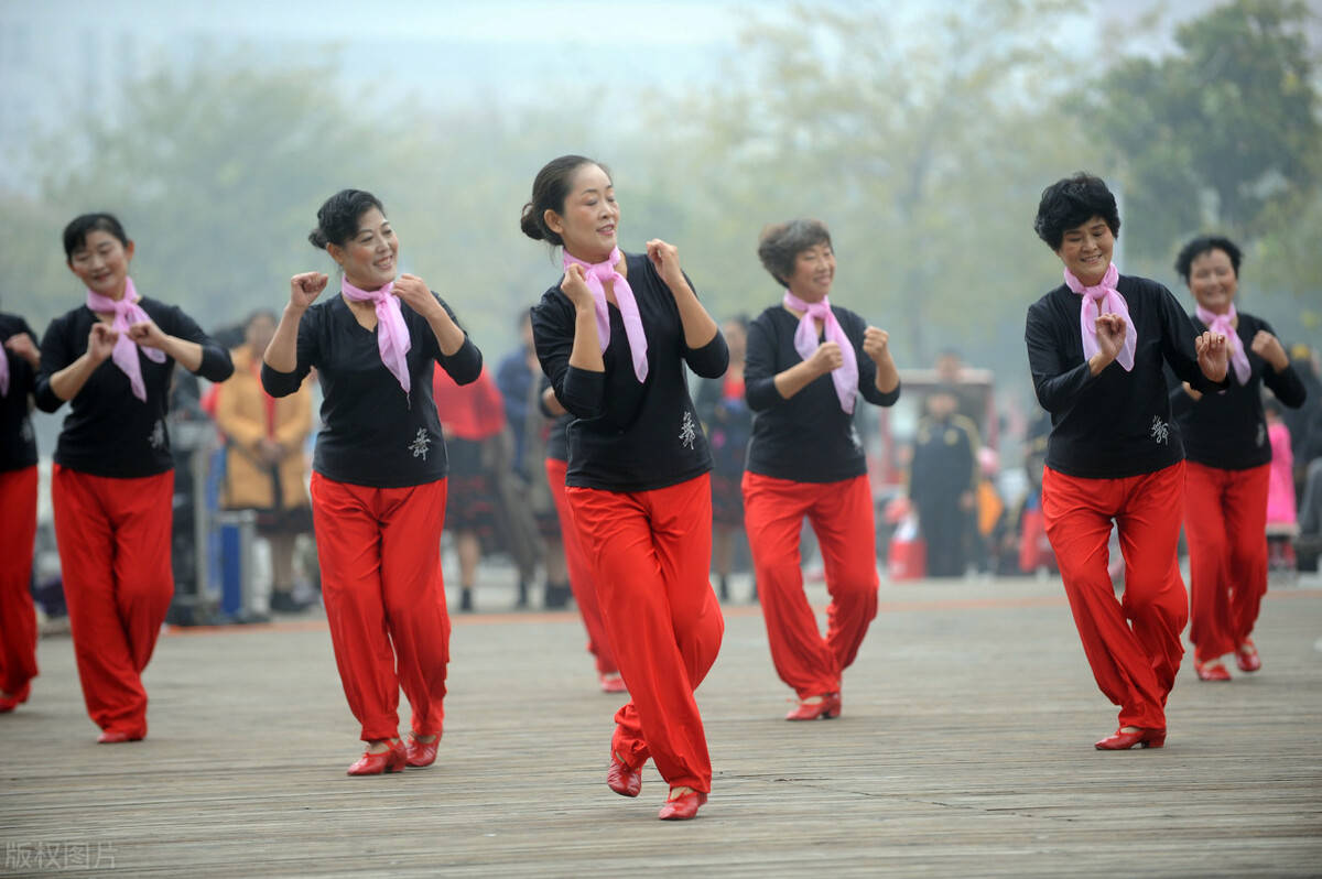 最新廣場舞共舞樂翻天，步驟指南與熱鬧狂歡