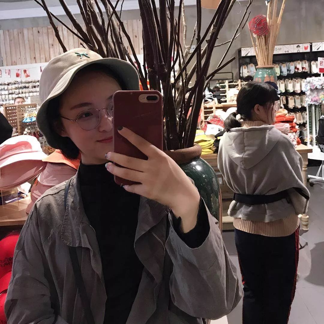 賀微演員，演藝之路的璀璨之星