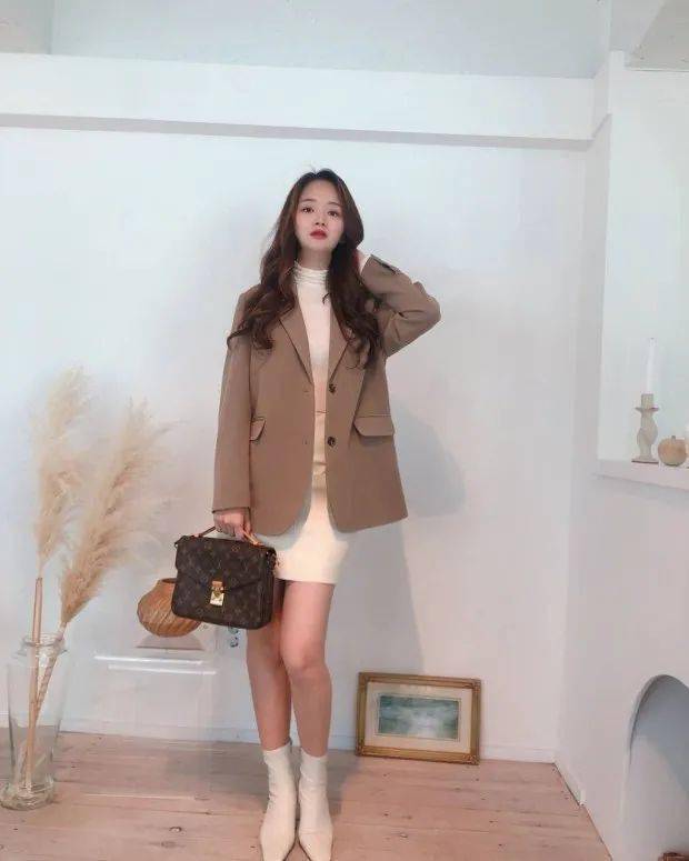 韓國(guó)新晉女主播作品探秘與欣賞，領(lǐng)略精彩瞬間