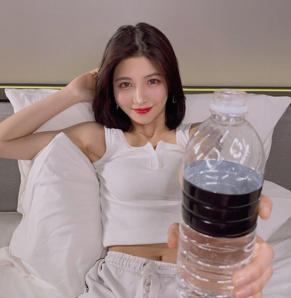 演員李潼，炸裂演技與魅力閃耀小紅書之星