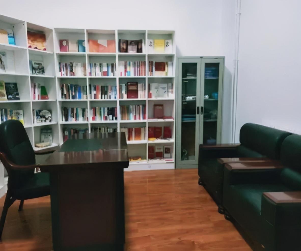 時(shí)代進(jìn)步與農(nóng)業(yè)創(chuàng)新，2016年新款花椒收割機(jī)亮相