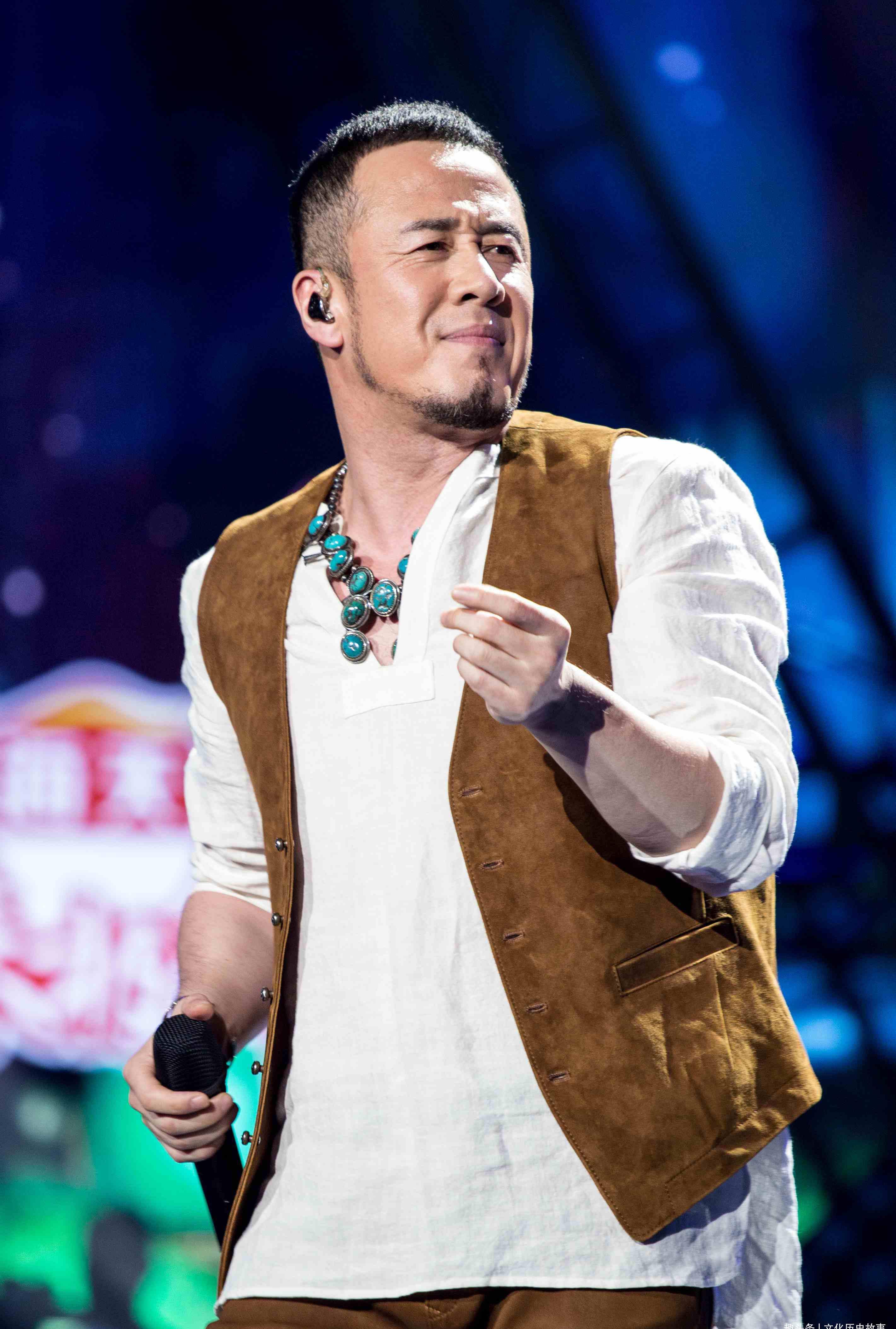 楊坤最新動態(tài)，科技潮流引領(lǐng)者，創(chuàng)新讓生活精彩紛呈