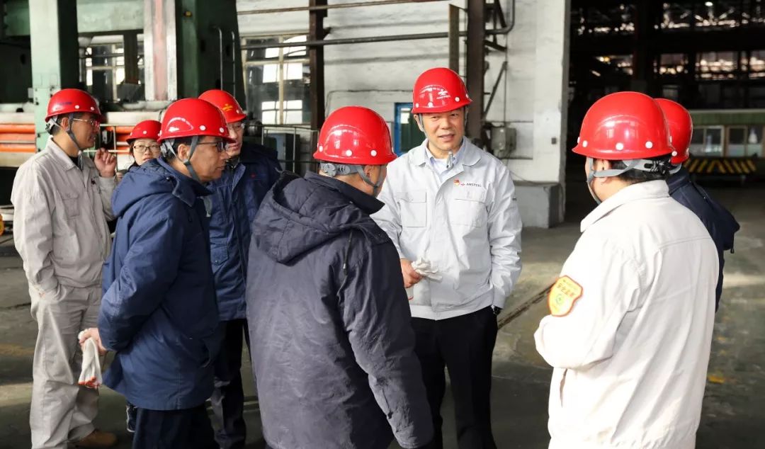 鞍鋼集團(tuán)領(lǐng)導(dǎo)層引領(lǐng)變革，鑄就輝煌新篇章