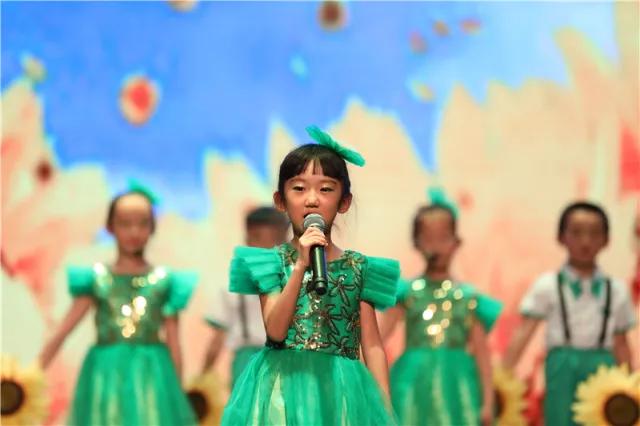 尹小艷演繹的云南山歌新篇章，自信與成就的力量展現(xiàn)學習變遷之路