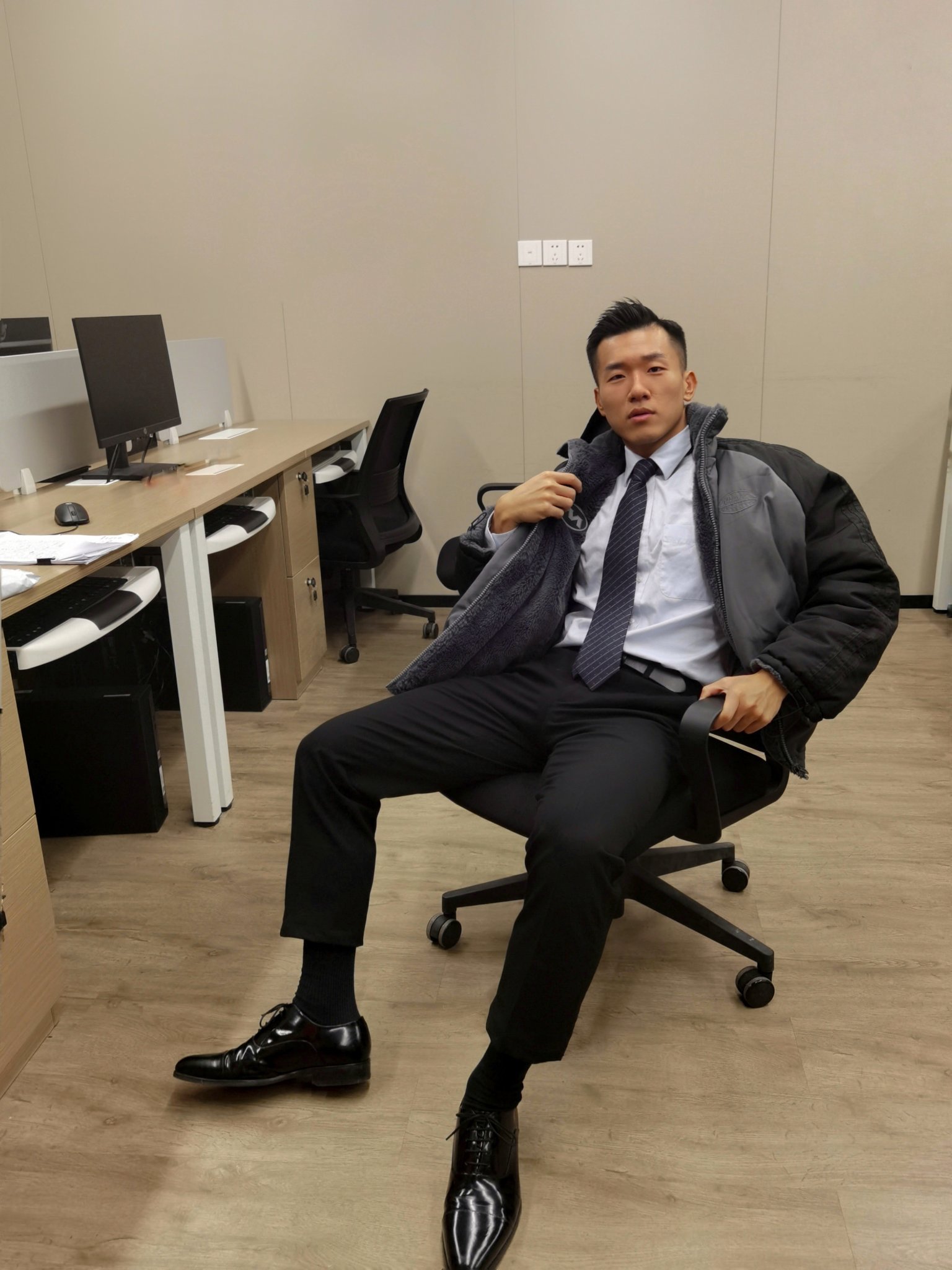 呆叔最新風(fēng)采，新晉時(shí)尚偶像引領(lǐng)潮流新風(fēng)尚