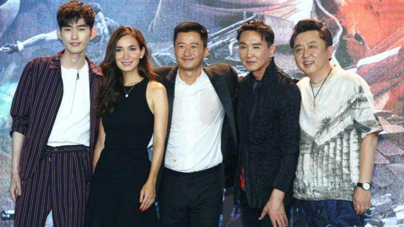 戰(zhàn)狼票房刷新高峰，電影院里的熱血時(shí)刻