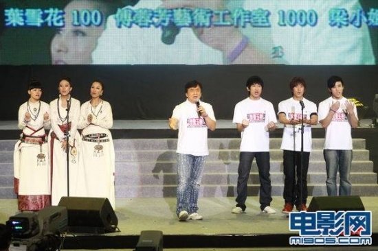 成龍最新動(dòng)態(tài)，科技巨獻(xiàn)重塑生活體驗(yàn)