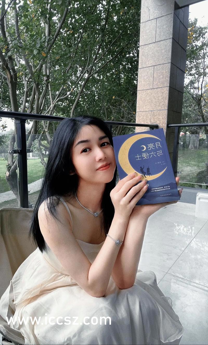 科技與藝術(shù)交融，動漫美女脫光衣服的全新體驗(yàn)