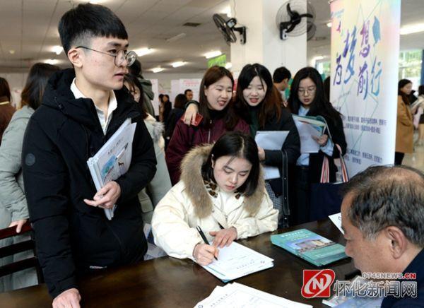 湖南醫(yī)藥學(xué)院最新動(dòng)態(tài)，小巷深處的獨(dú)特發(fā)現(xiàn)之旅