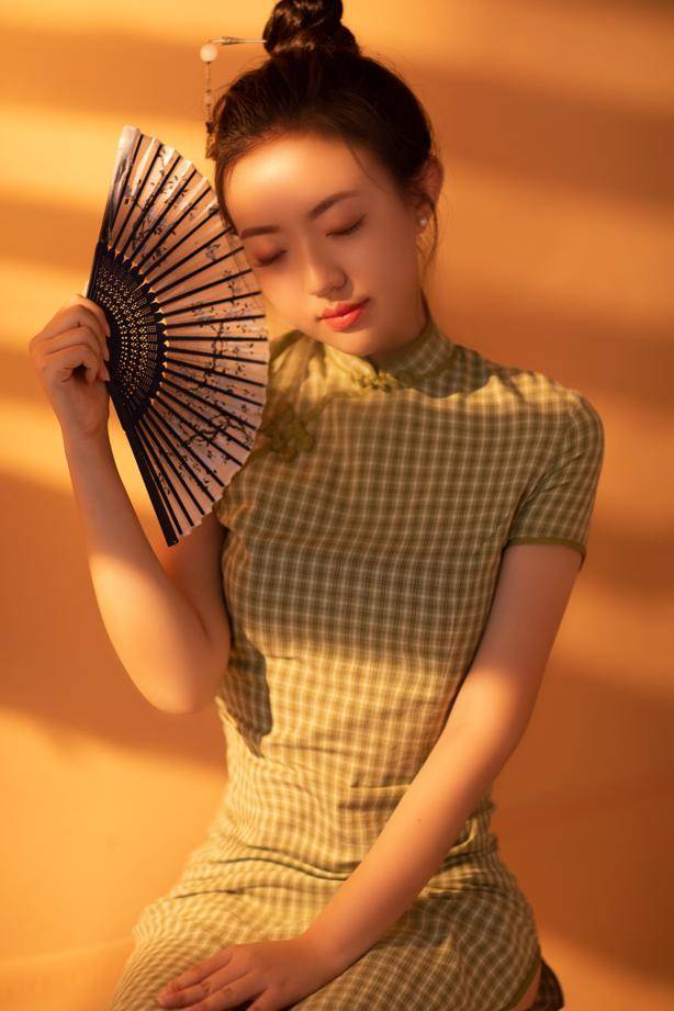 女演員古箏，與自然美景的邂逅，探尋內心平和之聲