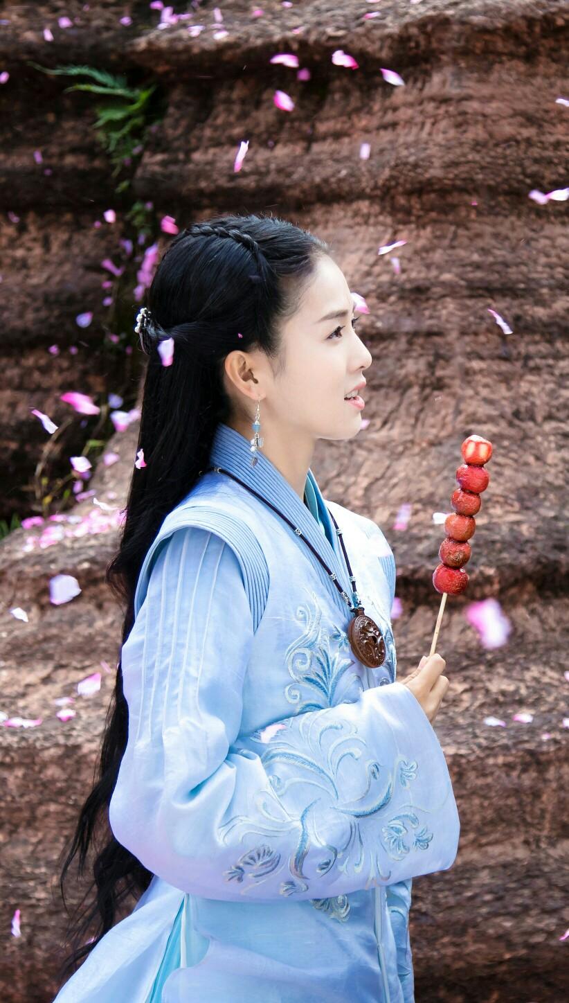 白鹿演員照片分享，自然之旅的心靈探尋與寧?kù)o之尋