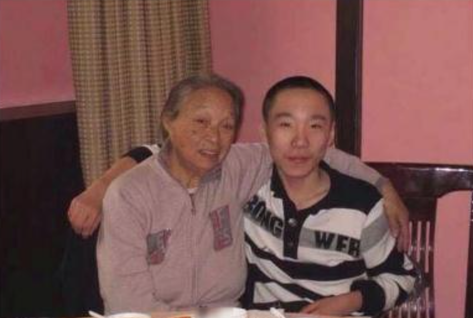 演員孫星，舞臺到熒屏的蛻變之路——自信與成就的力量