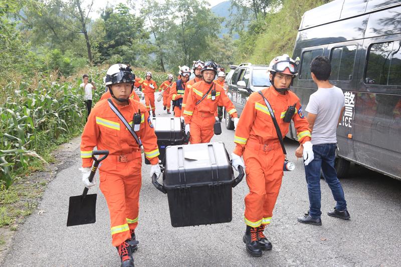 納雍山體滑坡最新消息，探秘滑坡背后神秘角落的小巷特色小店