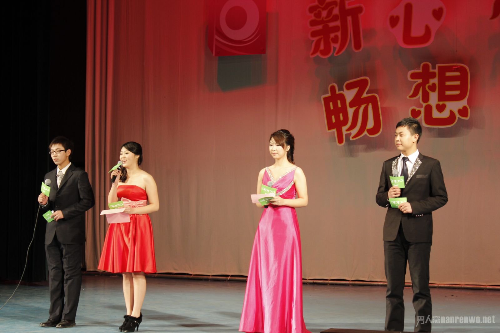 引領(lǐng)時代風尚的舞臺之韻，最新主持詞精選集