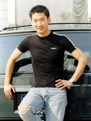 周杰最新動(dòng)態(tài)，城市溫馨日常與友情之旅的足跡