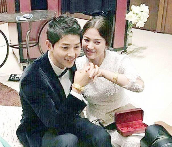 宋慧喬與宋仲基的最新動(dòng)態(tài)，明星情侶變遷引發(fā)公眾關(guān)注熱議