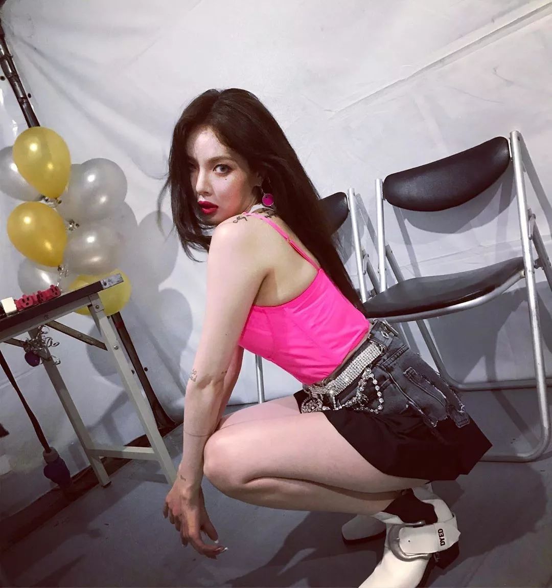 泫雅擁抱自然，尋找內(nèi)心寧?kù)o之旅的最新動(dòng)態(tài)