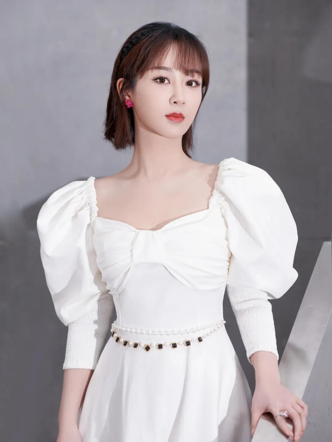 楊紫短發(fā)新潮流，時(shí)尚造型指南與打造技巧