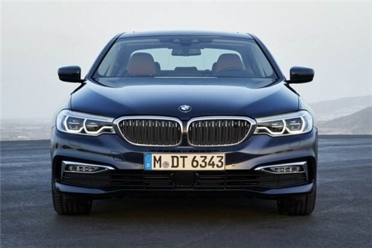 最新寶馬五系，自然美景的探索之旅