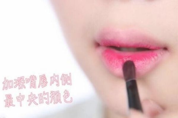 最新口紅涂法教程，輕松打造完美唇妝技巧