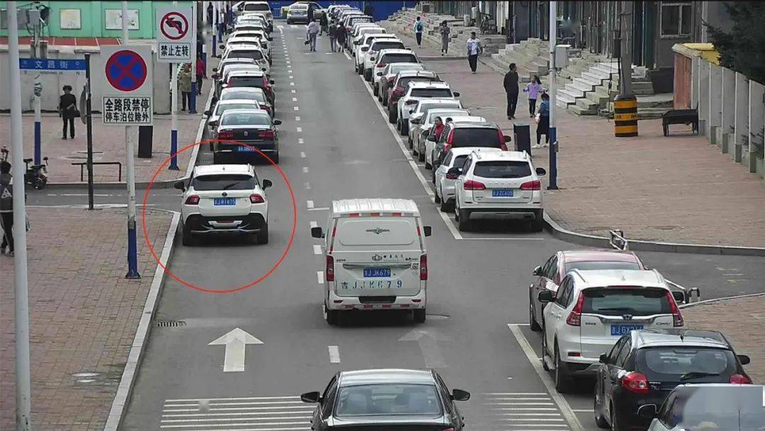 最新交通違法現(xiàn)象，如何看待與處理的問題探討