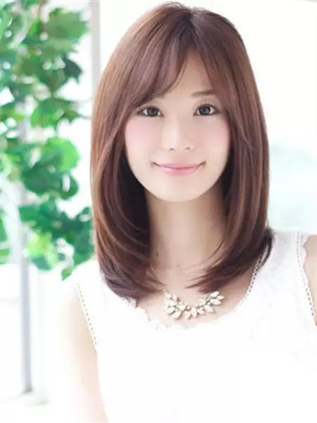 從入門到精通，2025最新短直發(fā)發(fā)型指南，引領時尚風潮！