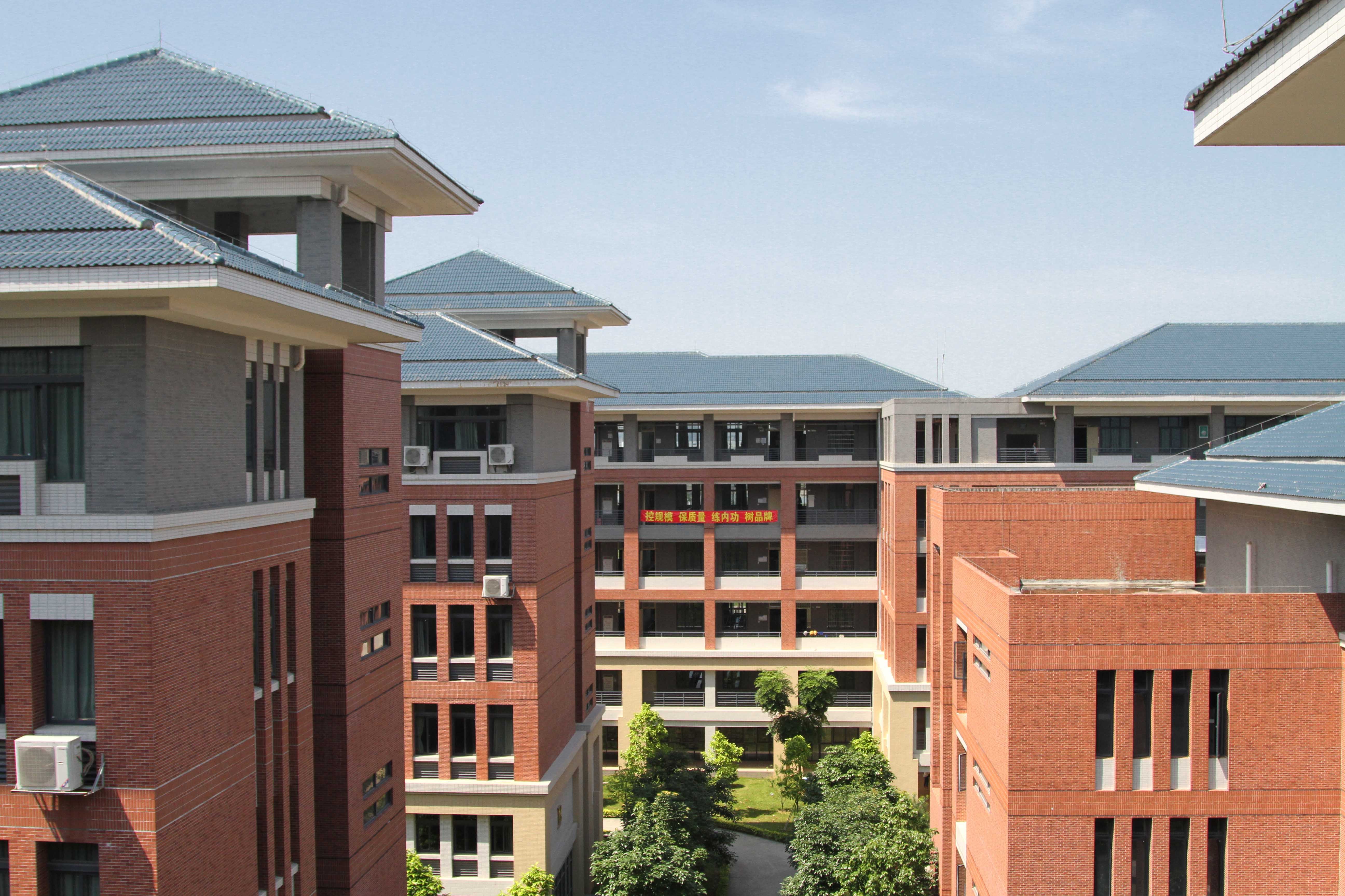 最新華學院，小巷特色小店的獨特魅力