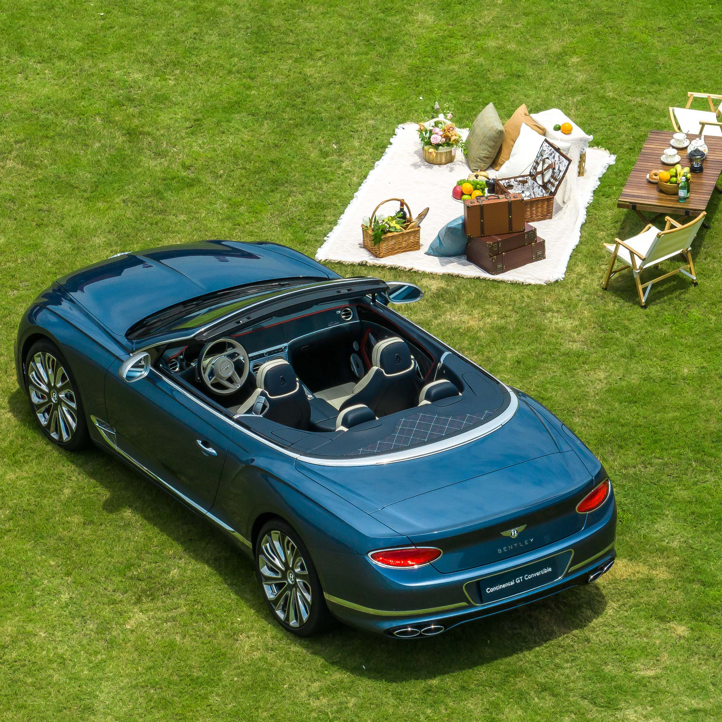 賓利敞篷最新車型，友情與溫情的完美融合