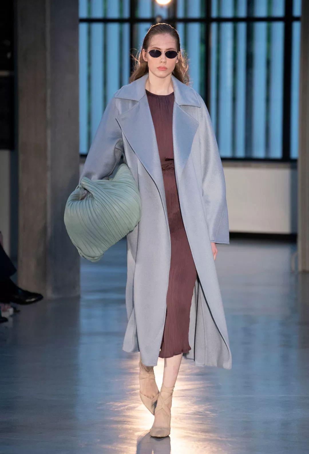 最新流行裝的時尚魅力與觀點(diǎn)論述