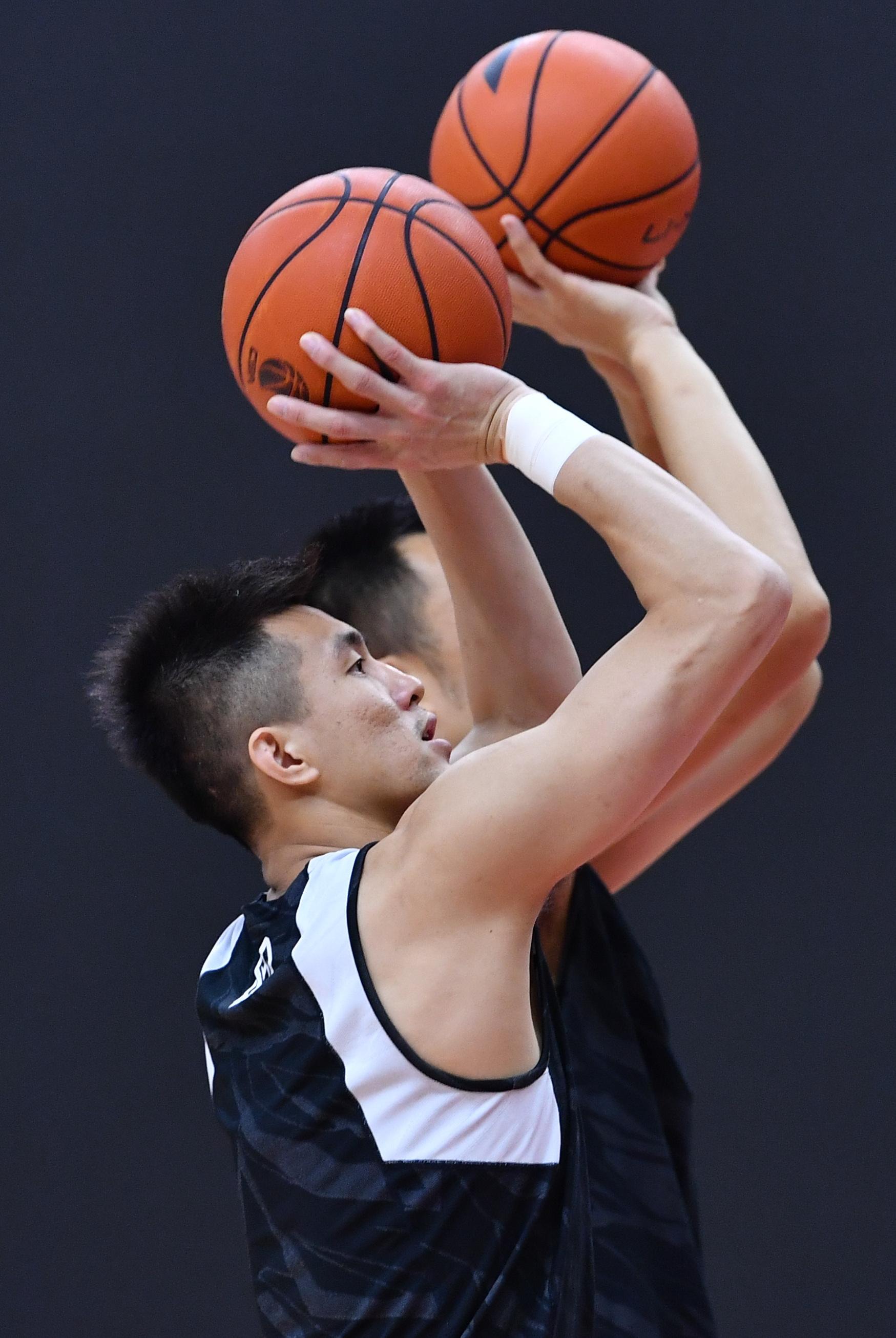 郭艾倫最新照片，籃球場(chǎng)上的風(fēng)云人物與勵(lì)志成長(zhǎng)故事