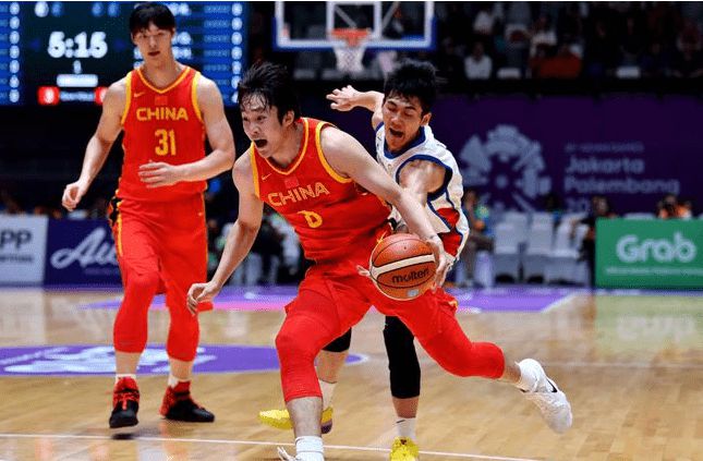 揭秘籃球愛好者隱藏寶藏的特色小店，最新國家隊(duì)籃球與小巷中的籃球奇緣