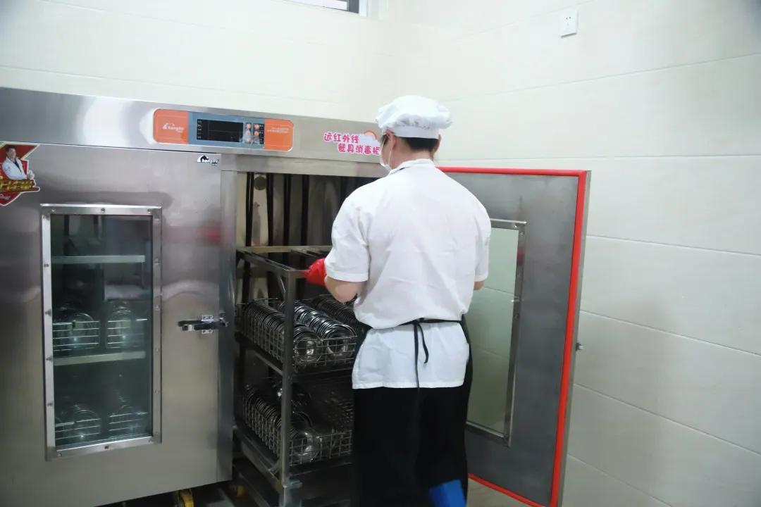 中國(guó)新冠肺炎最新動(dòng)態(tài)及觀點(diǎn)論述概述