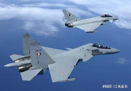 科技與力量之典范，最新型重型戰(zhàn)機(jī)重磅登場